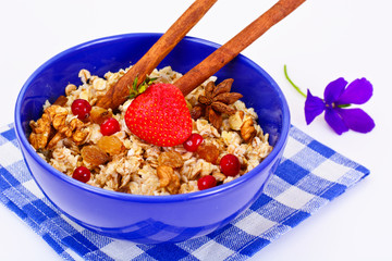 Oatmeal with Raisins, Walnuts and Strawberries