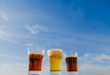 Три бокала пива  в небе