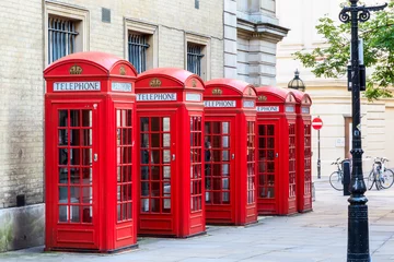 Crédence de cuisine en verre imprimé K2 The iconic red telephone booths on Broad Court, Covent Garden, London