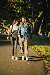 Obraz premium Couple walking in the park and looking at each other