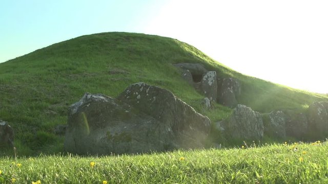 Ancient Stone Burial Chamber Dating Back 6000 years ago. Bryn Celli Ddu Burial Chamber, Llandaniel Anglesey North Wales 