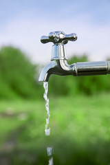 drain water from the Metal tap outdoors