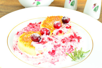 Tasty and Healthy Food: Delicious Cheesecake with Cranberries.