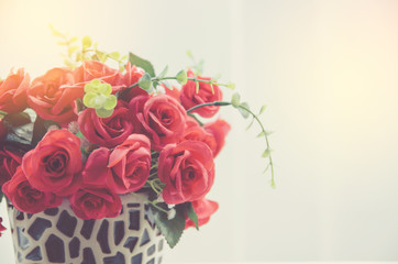 Obraz premium bunch of red rose flower on table with nature blur background