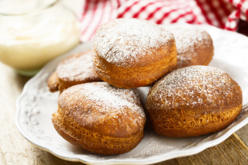 Donuts with vanilla and lemon cream