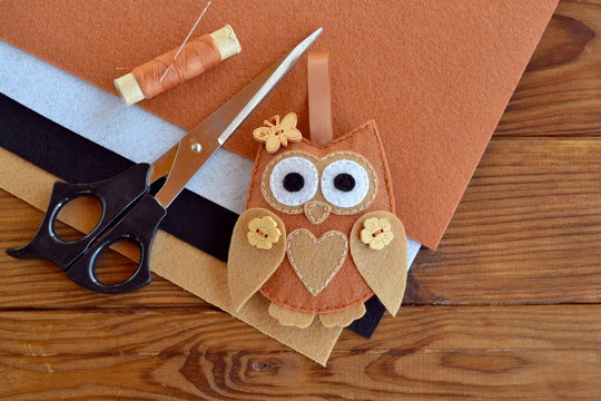 Felt brown owl embellishment. Kids easy art. Toy with wooden buttons. Scissors, thread, needles, felt pieces. Kit for sewing bird toy. Shabby chic. Brown wooden table