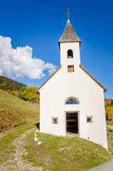 Fototapeta na wymiar White Alpine Chapel