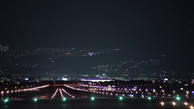 Osaka international airport landing 伊丹空港　飛行機の着陸
