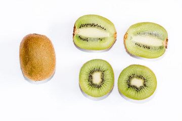 Obraz premium Cross section of ripe kiwi on white background