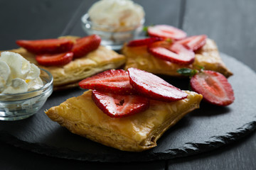 Cake of puff pastry with fresh strawberries