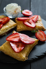 Cake of puff pastry with fresh strawberries