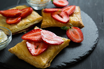 Cake of puff pastry with fresh strawberries