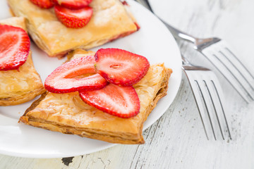 Cake of puff pastry with fresh strawberries