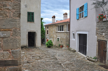Fototapeta na wymiar Old street in the town of Groznjan in Croatia