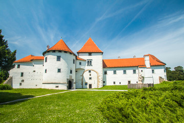 Obraz na płótnie Canvas City park and old castle in Varazdin, Croatia, originally built in the 13th century 