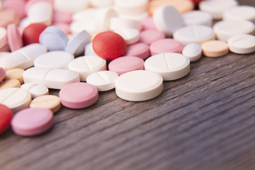 Obraz na płótnie Canvas Macro photograph of various colorful medicinal pills