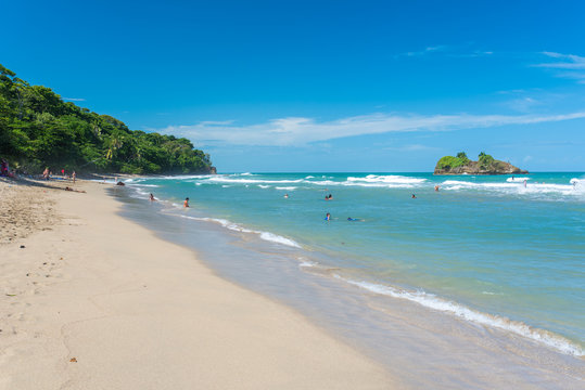 Playa Cocles - beautiful tropical beach close to Puerto Viejo - Costa Rica © Simon Dannhauer