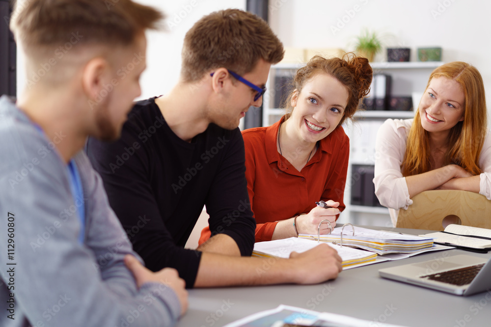 Canvas Prints junges team in einer besprechung