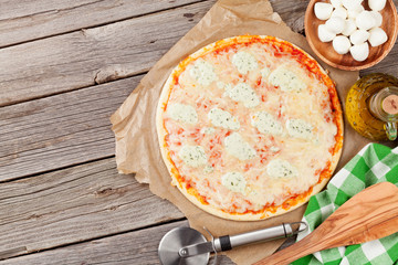 Quattro fromaggi pizza