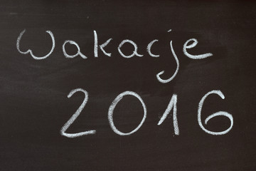 Napisz na szkolnej tablicy: Wakacje 2016. Koniec roku szkolnego.