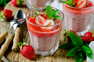 Strawberry smoothie with sauce and mint