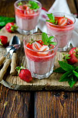 Strawberry smoothie with sauce and mint