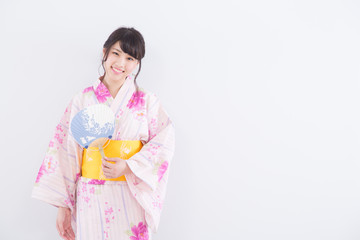 ポーズをする浴衣の女性