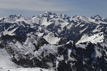 Fototapeta na wymiar snow in the austrian alps: Kleinwalsertal