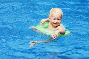 Fototapeta na wymiar Baby swimming