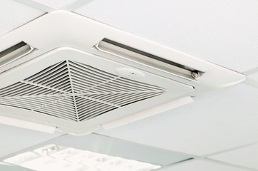Air conditioning system installed on the ceiling