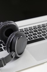 Obraz na płótnie Canvas Close up of audio headset on laptop