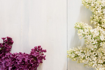 Fototapeta na wymiar Lilac on a wooden background