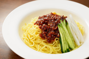 ジャージャー麺