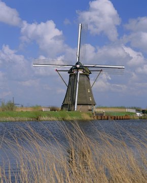 Windmill on the canal, Kinderdijk, Holland (The Netherlands)