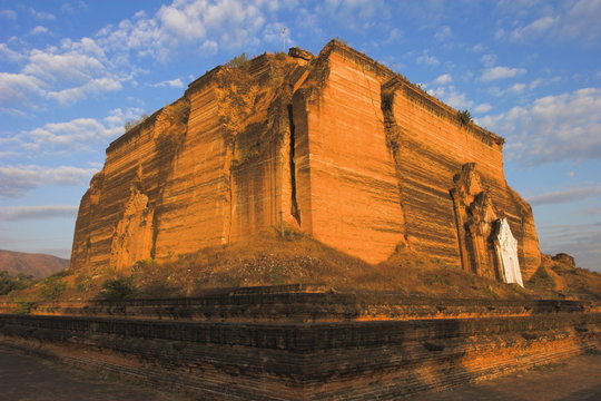 Mingun Paya badly cracked by earthquakes standing 50m high, Mingun Paya, Mingun, Mandalay