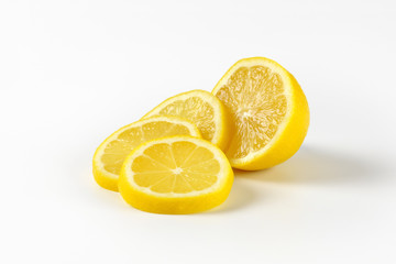 sliced fresh lemon