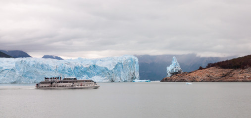 Il punto di incontro tra il ghiacciaio Perito Moreno e la penisola di Magallanes