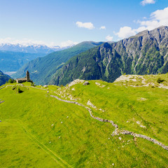 Fototapeta premium Chiesetta di San Romerio (1106) - Valle di Poschiavo - Canton Grigioni - Svizzera
