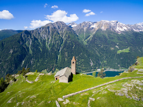 Chiesetta di San Romerio (1106) - Valle di Poschiavo - Canton Grigioni - Svizzera