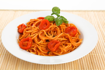 Spaghetti mit Tomaten