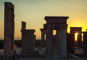 Fototapeta premium Setting Sun Glowing Through an Arch in Tachara Palace of Takht Jamshid or Persepolis