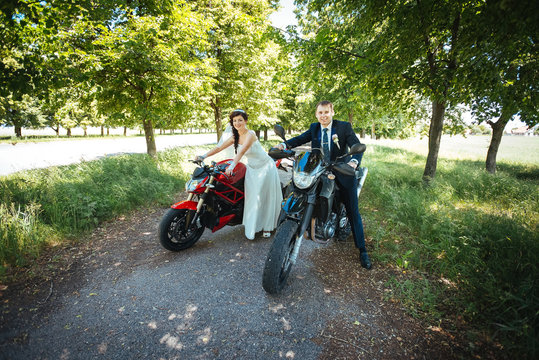 Wedding photo session with motorcycle