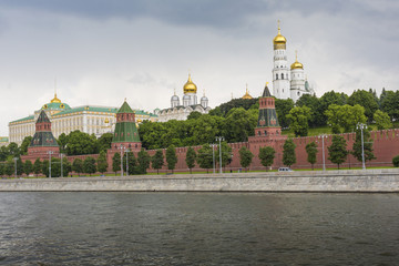 Obraz premium The towers and walls of Moscow Kremlin from the Moskva river
