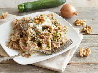 Wholegrain Pasta with topinambur cream, walnuts and zucchine