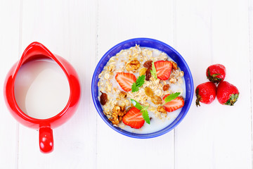 Oatmeal with Raisins, Walnuts and Strawberries