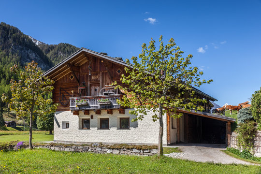 Alte Bauernh&auml;user in Kasern im Hinteren Ahrntal