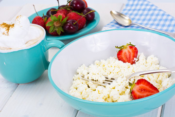 Home Dietary Fat Cottage Cheese Beaded Curd with Strawberry