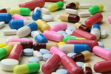 Multicolored medicinal pills, tablets and capsules