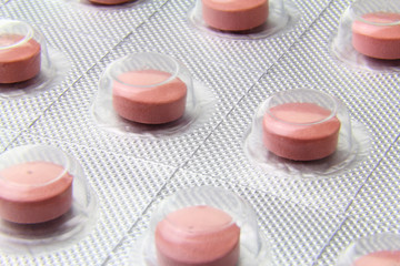 Obraz na płótnie Canvas Pink pills in a blister pack