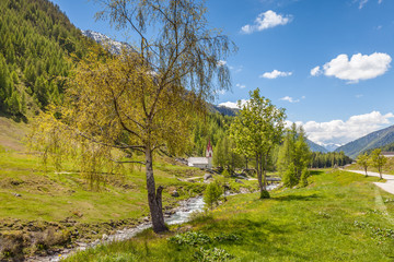 Obraz premium Die Ahr bei der Heilig Geist Kirche im Hinteren Ahrntal